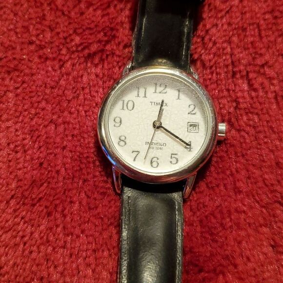 Timex Indiglo Silvertone Case Date Window Black Leather Band Ladies‎ Watch - Picture 5 of 8